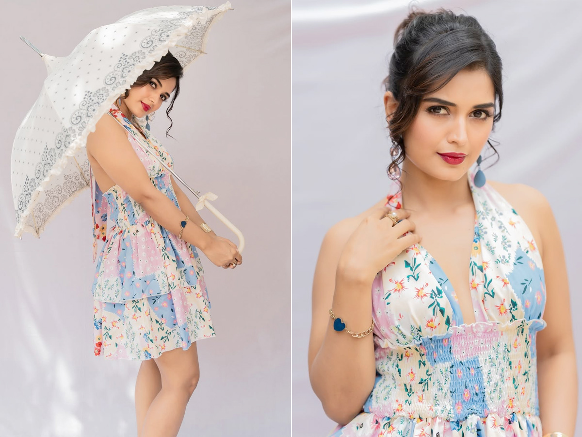 Bigg Boss 7 Contestant Priyanka Jain Block Buster Stills With Umbrella Photos1