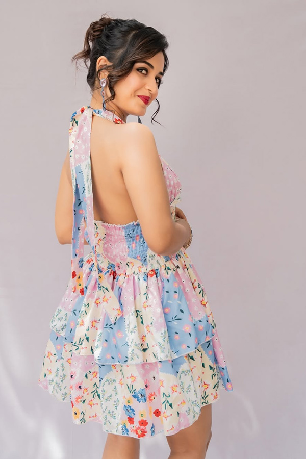 Bigg Boss 7 Contestant Priyanka Jain Block Buster Stills With Umbrella Photos9