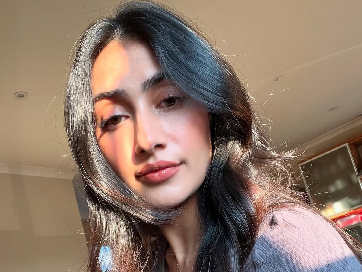 Dhanashree Verma Enjoying London vacation Photos10