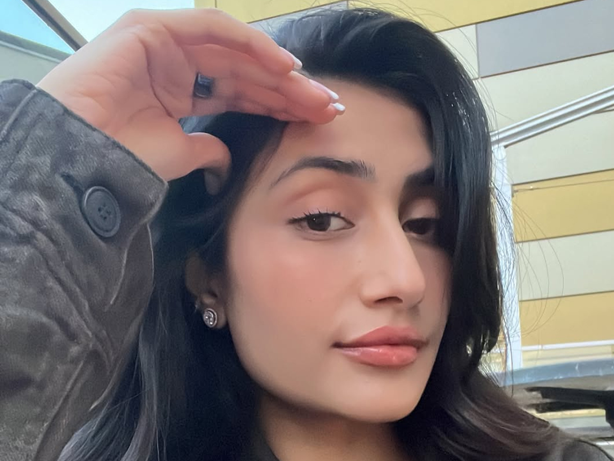 Dhanashree Verma Enjoying London vacation Photos12