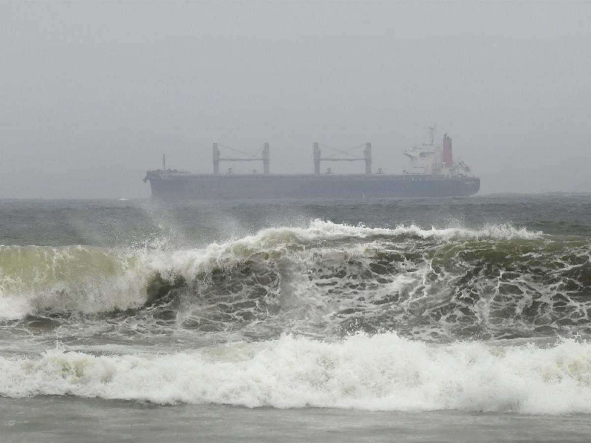 heavy rainfall in visakhapatnam photos15