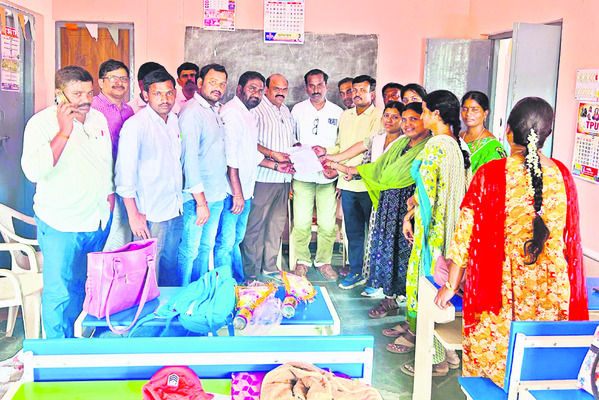 వేతనాలు వచ్చేదెన్నడో..? 1
