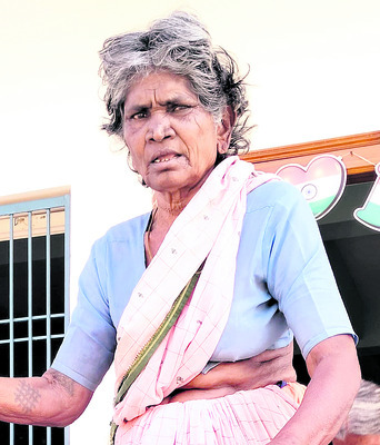వలంటీర్ వ్యవస్థను కొనసాగించాలి
3