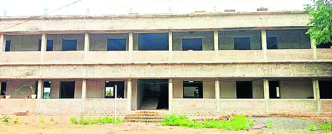 నాడు–నేడు ఆగింది చూడు
1