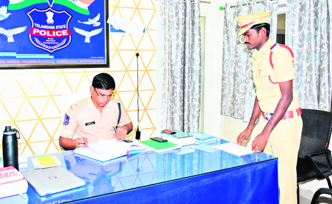 ఫిర్యాదులపై వేగవంతంగా చర్యలు : ఎస్పీ 1