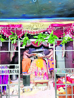 రామయ్యకు సువర్ణ తులసీ అర్చన1
