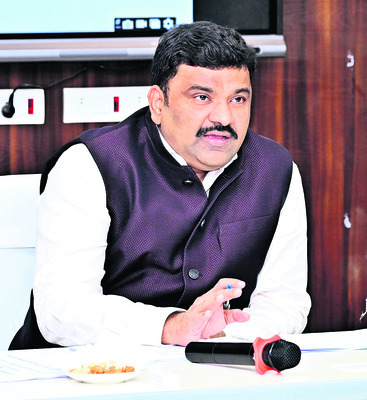 స్థానికులకు ఉద్యోగాలు ఇవ్వాలి 1