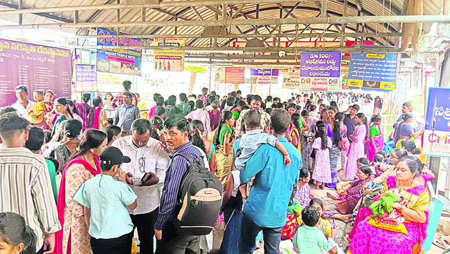 బాసరకు పోటెత్తిన భక్తులు1