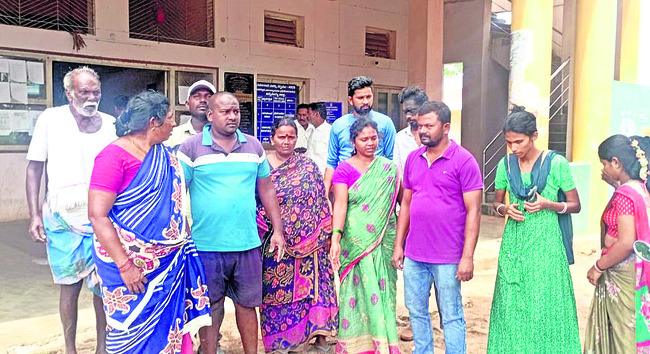పొలంలో దౌర్జన్యంగా దారి ఏర్పాటు 1
