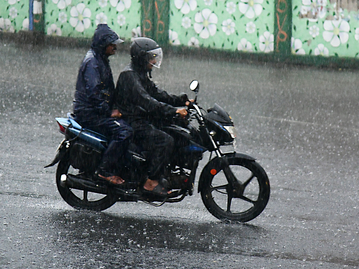 Heavy Rain in Visakhapatnam And Vijayawada Photos14