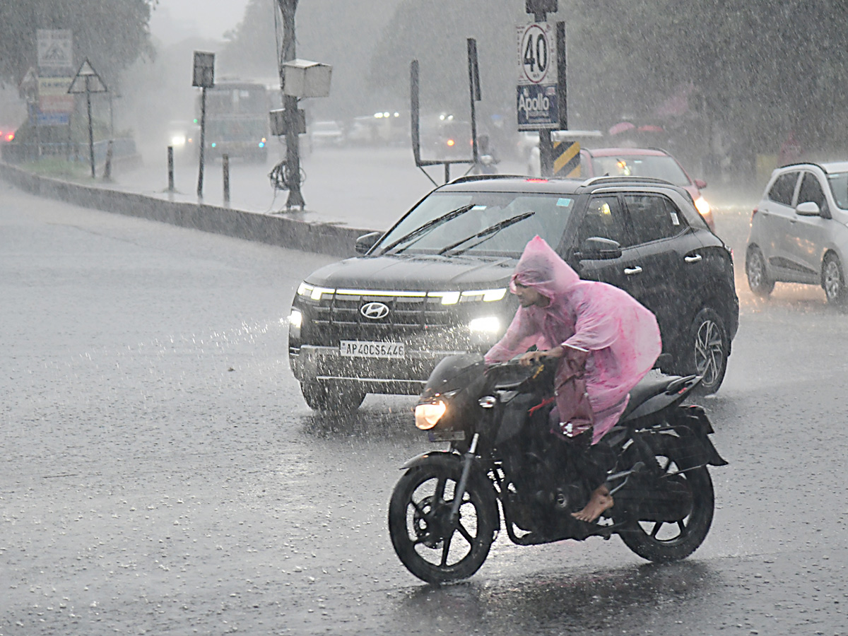 Heavy Rain in Visakhapatnam And Vijayawada Photos16