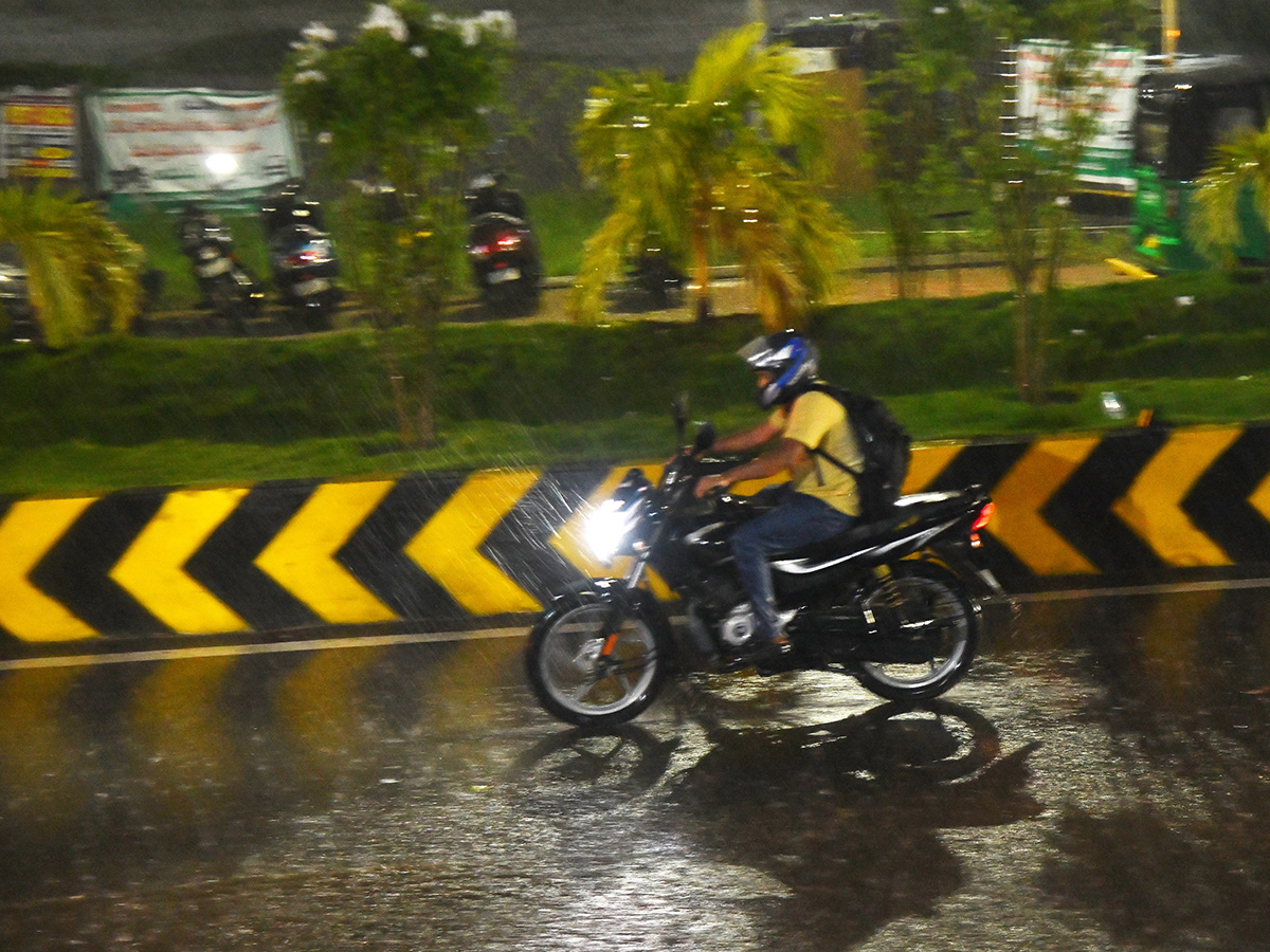 Heavy Rain in Visakhapatnam And Vijayawada Photos17