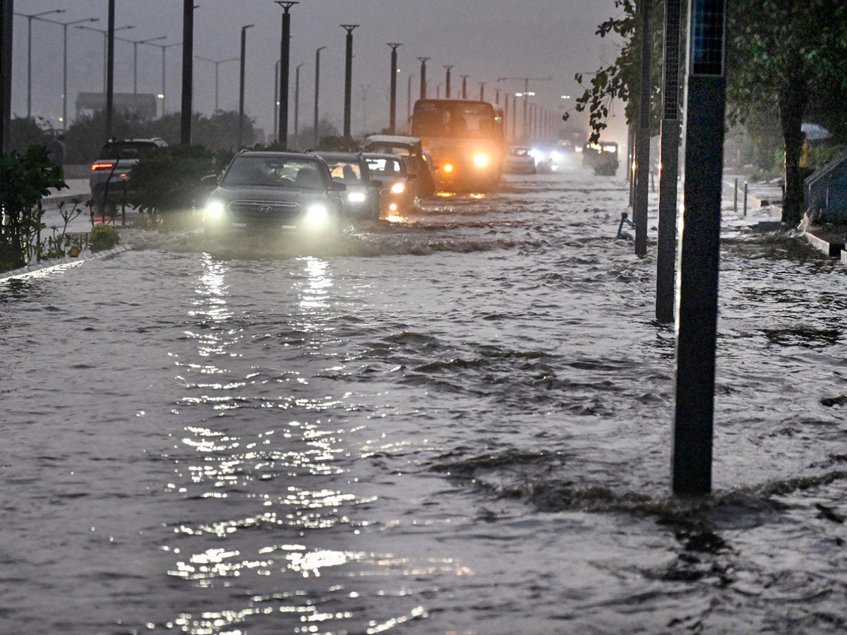 Heavy Rain in Visakhapatnam And Vijayawada Photos2