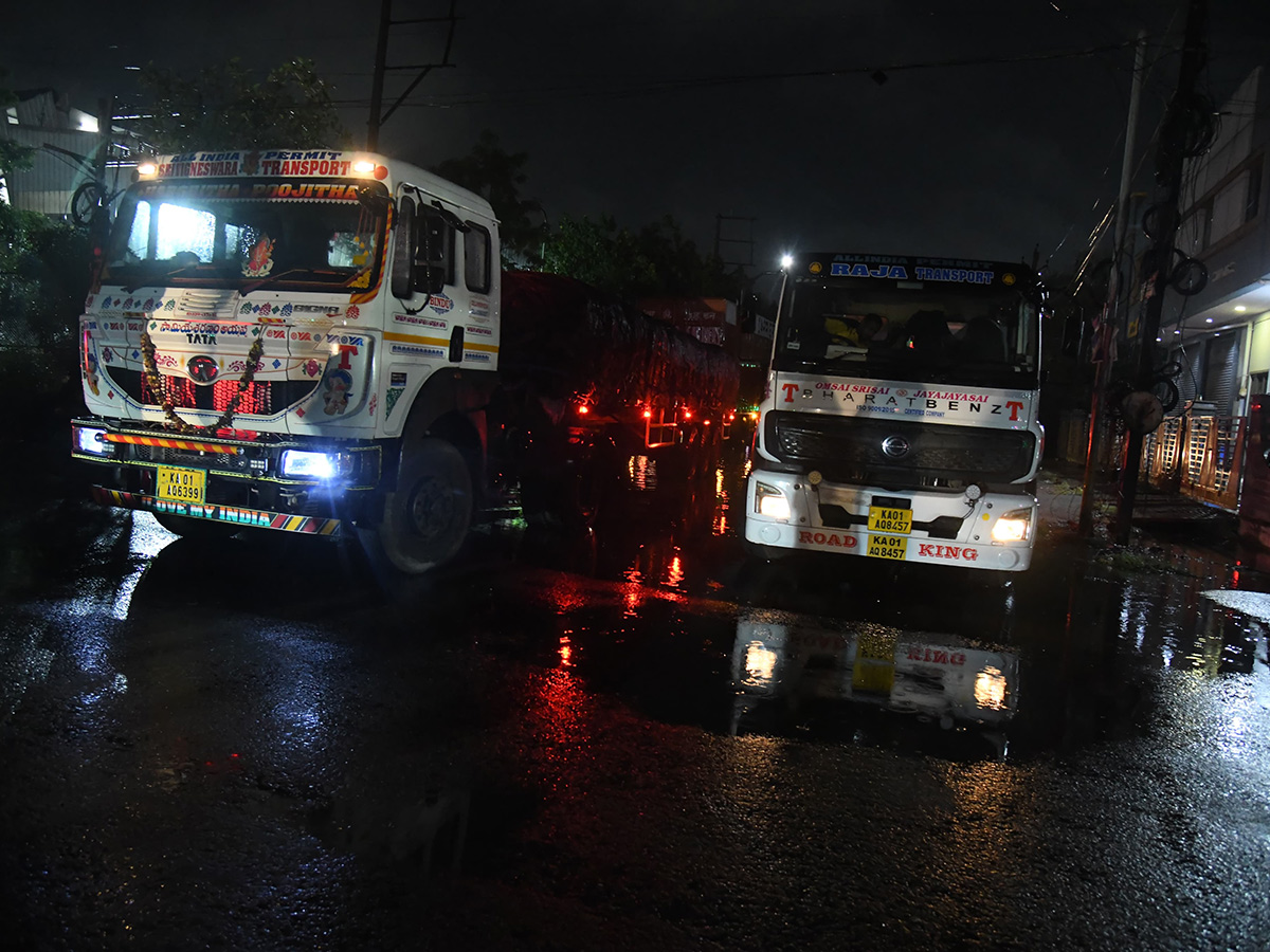 Heavy Rain in Visakhapatnam And Vijayawada Photos22