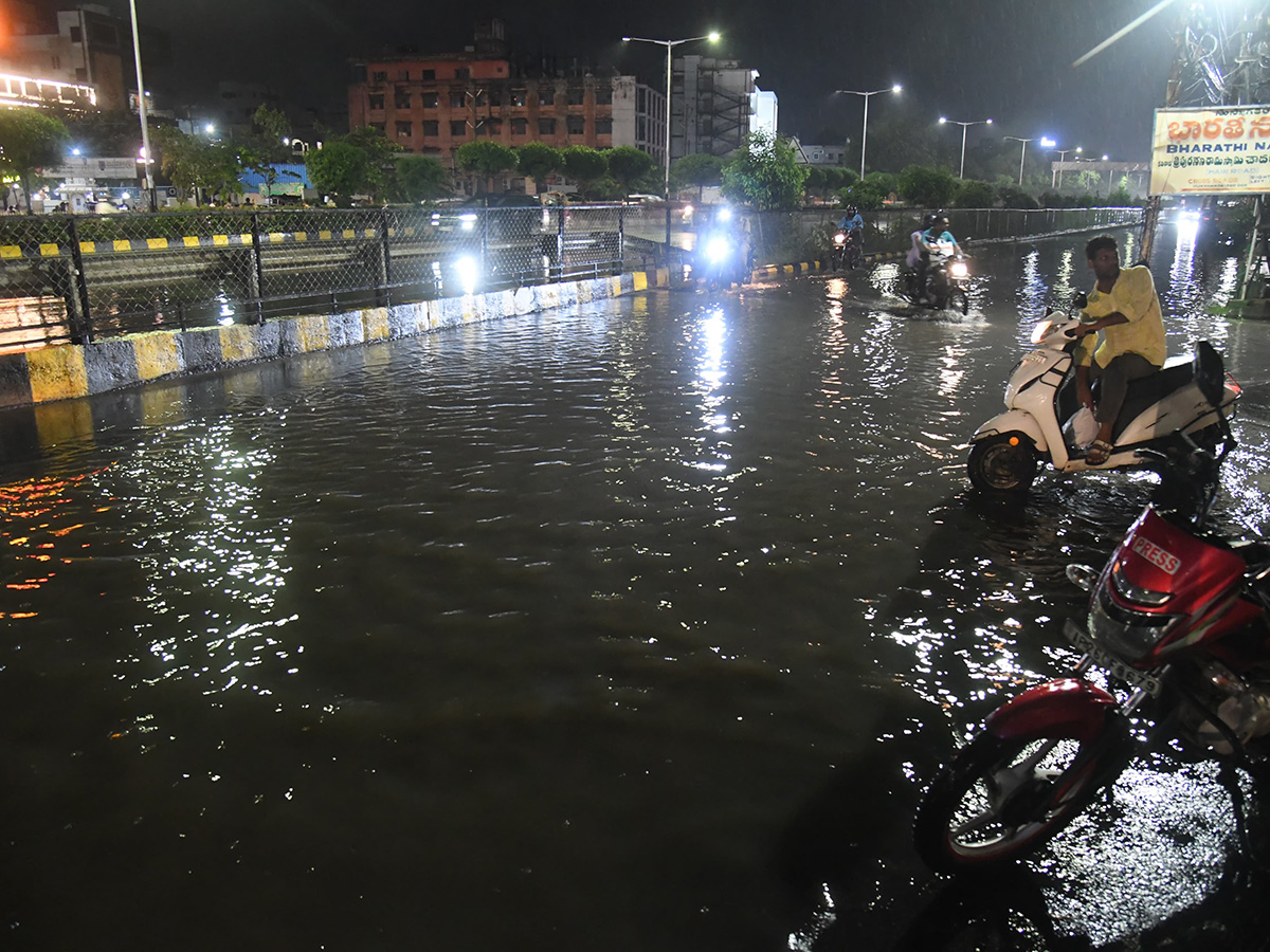 Heavy Rain in Visakhapatnam And Vijayawada Photos23