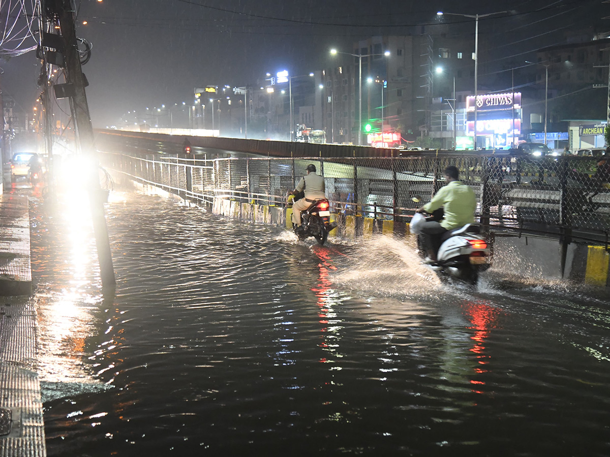 Heavy Rain in Visakhapatnam And Vijayawada Photos24