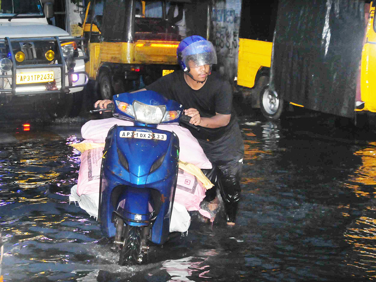 Heavy Rain in Visakhapatnam And Vijayawada Photos4