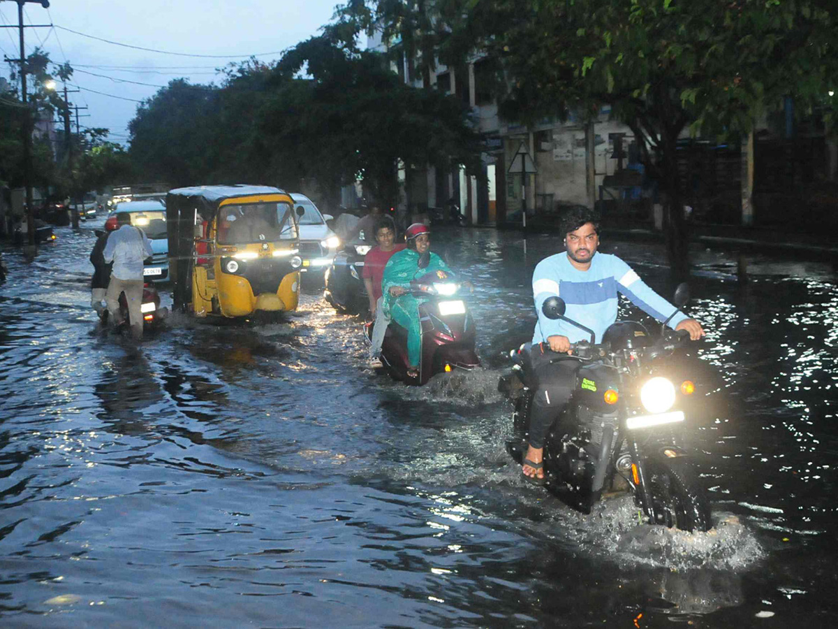 Heavy Rain in Visakhapatnam And Vijayawada Photos5