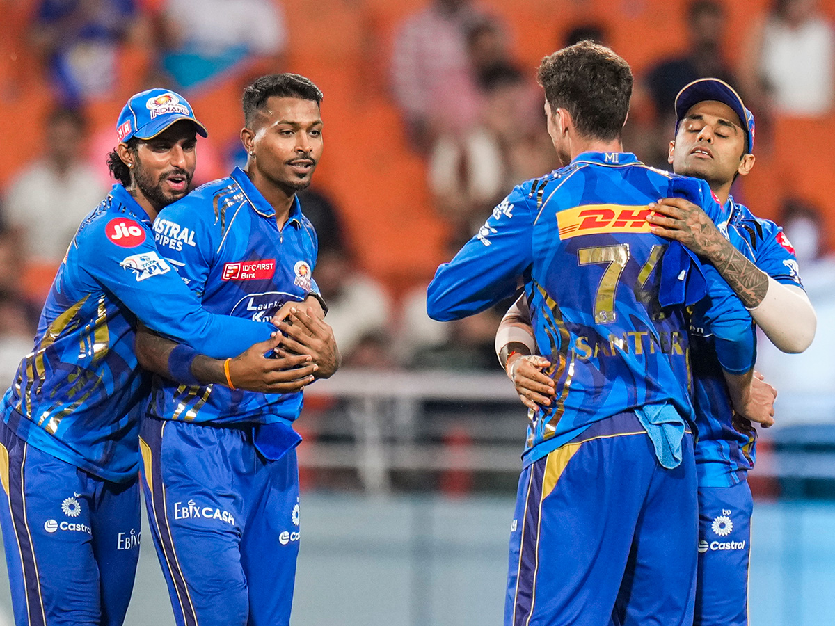 IPL 2025 Eliminator cricket match between Mumbai Indians and Gujarat Titans10
