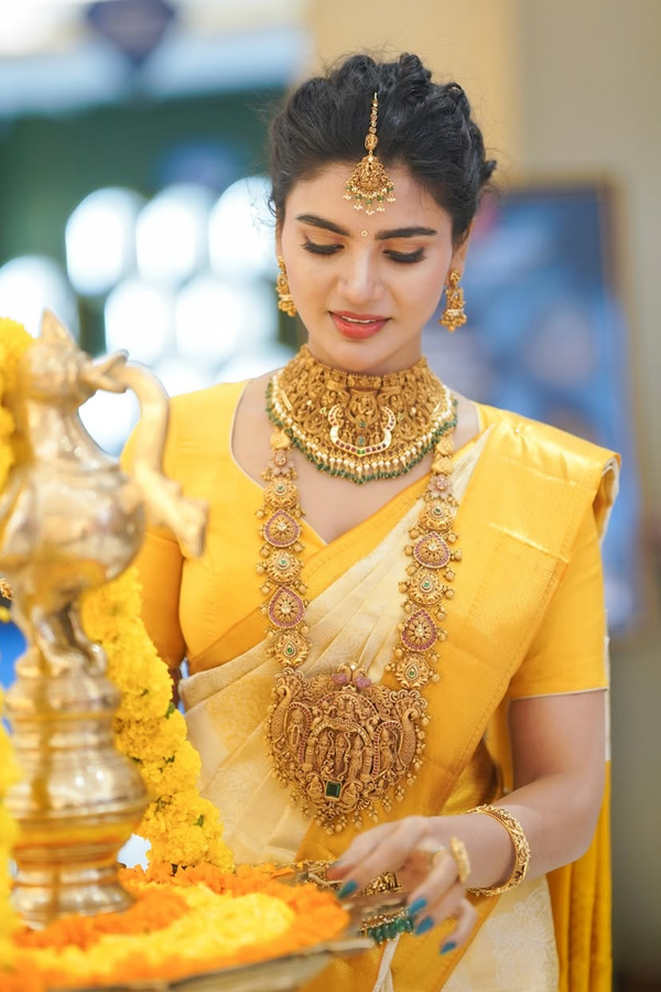 Jabardasth Varsha Stunning Looks in Traditional Attire Photos14