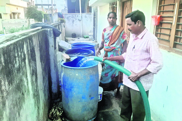 పట్టణాల గొంతెండుతోంది!1