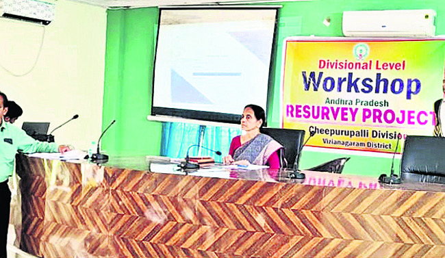 రీసర్వే పక్కాగా నిర్వహించాలి : ఆర్డీవో4
