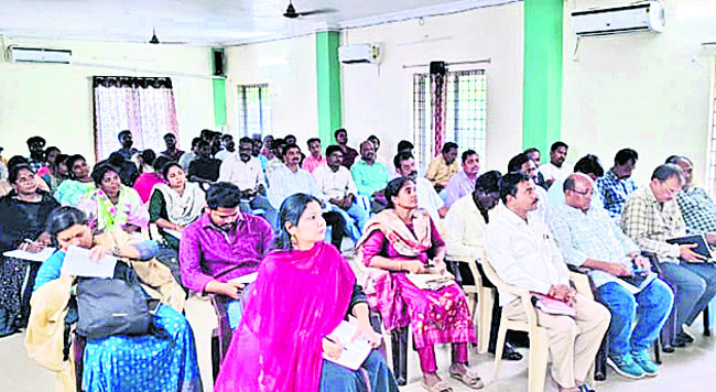 రీసర్వే పక్కాగా నిర్వహించాలి : ఆర్డీవో1