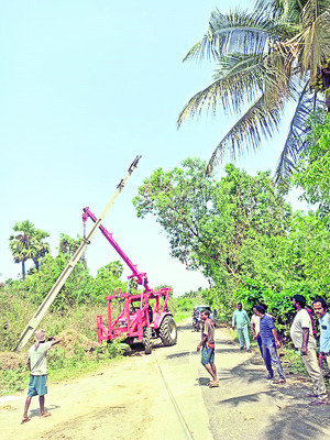 విద్యుత్శాఖకు నష్టం రూ.11 లక్షలు1