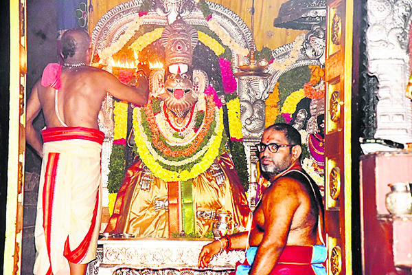 నృసింహుడి నవరాత్రోత్సవాలు ప్రారంభం1