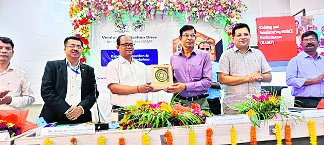 జీడిపప్పు, పైనాపిల్ ఎగుమతి చేయండి3