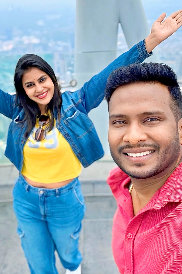 Bigg Boss 8 Soniya Akula ANd her Husband Yash Enjoying China Trip After Marriage Photos Viral11