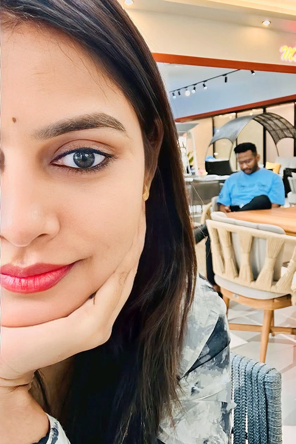 Bigg Boss 8 Soniya Akula ANd her Husband Yash Enjoying China Trip After Marriage Photos Viral7