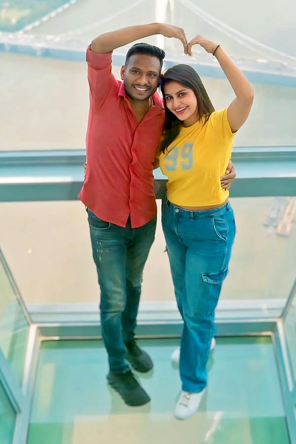 Bigg Boss 8 Soniya Akula ANd her Husband Yash Enjoying China Trip After Marriage Photos Viral10
