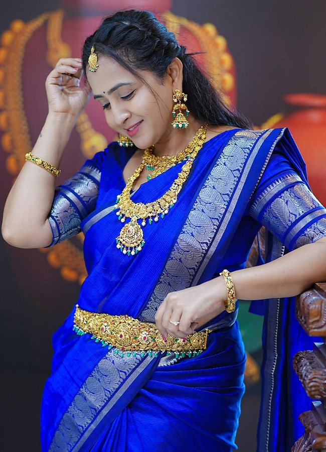 Anchor Lasya Latest Photos in Blue Saree10