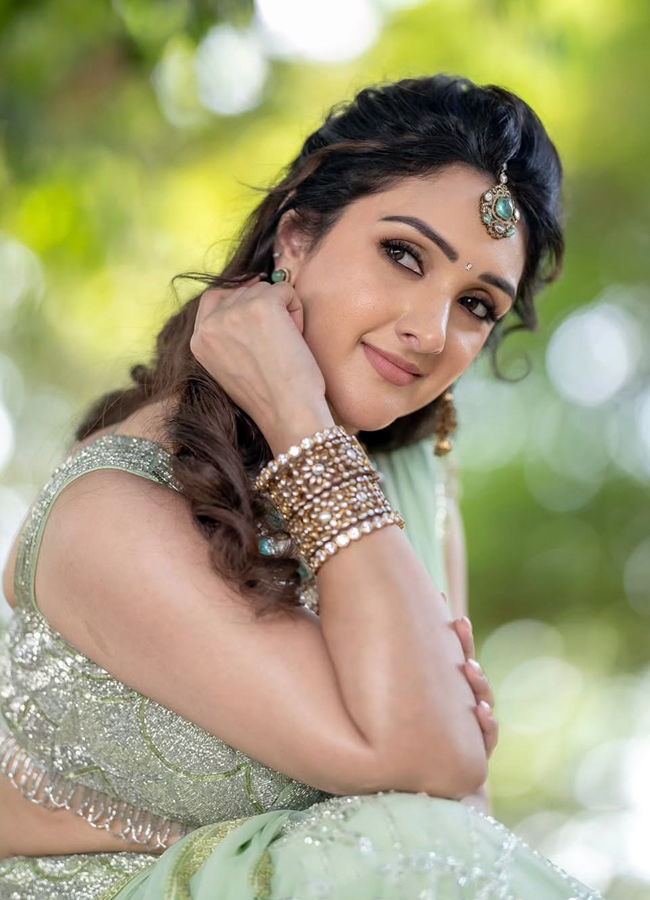 Actress sridevi vijaykumar latest pictures in saree photos12