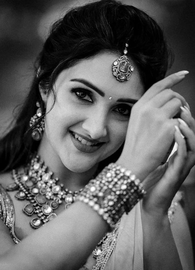 Actress sridevi vijaykumar latest pictures in saree photos14