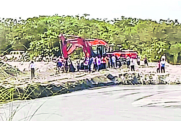 కూటమి నేతలకు ధనార్జనే ధ్యేయం1