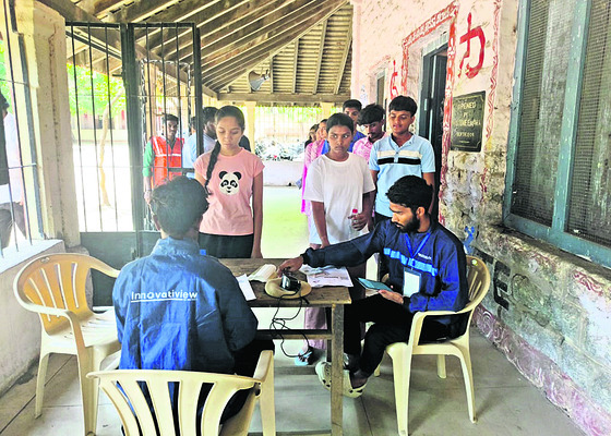 బళ్లారిలో ప్రశాంతంగా నీట్ పరీక్ష 1