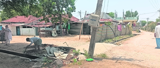 నిరుపయోగంగా నీటి ట్యాంకులు 2