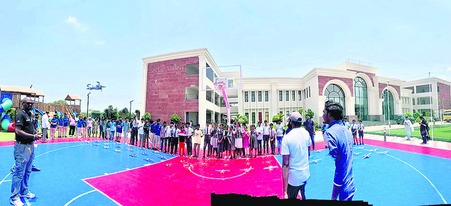 సెడార్ వ్యాలీ పాఠశాలలో వైమానిక శిక్షణ2