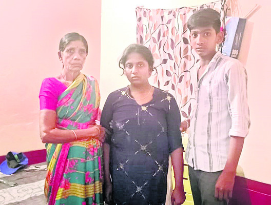 కమ్ముకుంటున్న చీకట్లు! 1