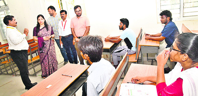 నీట్ పరీక్ష.. ఇదేం శిక్ష1