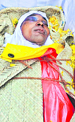 మద్యం మత్తులో రోకలి బండతో దాడి 1