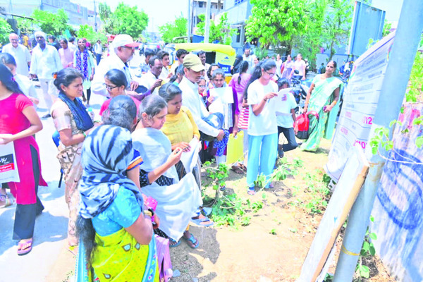 నీట్ పరీక్షకు 3,298 మంది హాజరు3