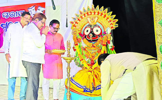 రంగస్థల వేదిక త్వరలో ప్రారంభిస్తాం1