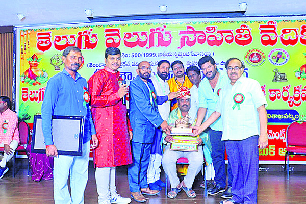 గోపాలకృష్ణ మాస్టారుకు పురస్కారం2