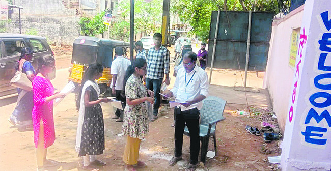 ప్రశాంతంగా నీట్ పరీక్ష 2
