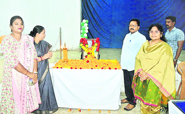 చెరకు టన్ను ధర రూ.5 వేలు ఉండాలి
1