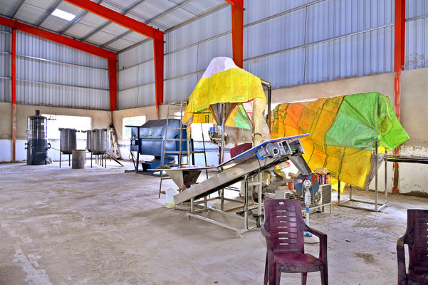 తొలి పసుపు పరిశ్రమ!1