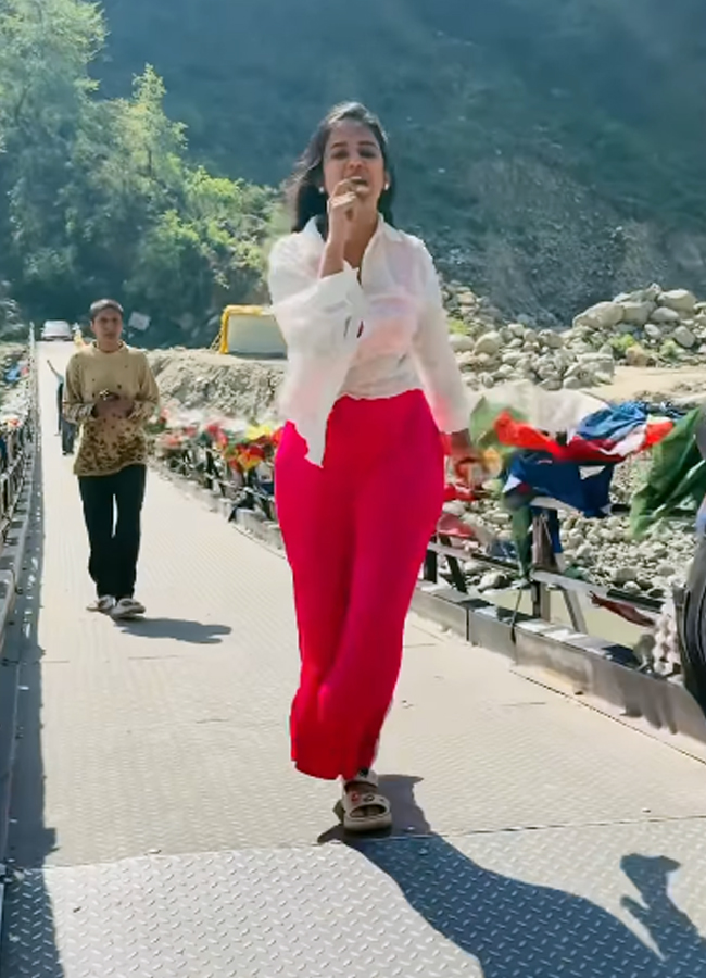 bigg boss beauty ariyana glory vacation in Himachal Pradesh (Photos)12